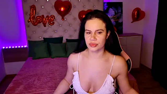 Snapshot of KattieSims chatting on 02-06-25, 04:31 KattieSims online show from 02-06-25, 04:31