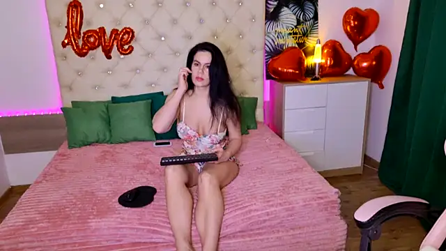 Snapshot of KattieSims chatting on 02-09-25, 03:43 KattieSims online show from 02-09-25, 03:43
