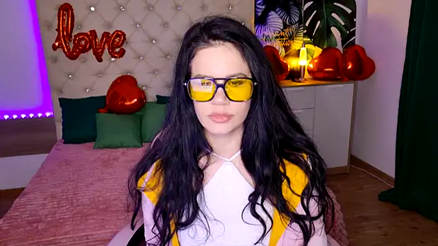 Snapshot of KattieSims chatting on 02-14-25, 07:33 KattieSims online show from 02-14-25, 07:33