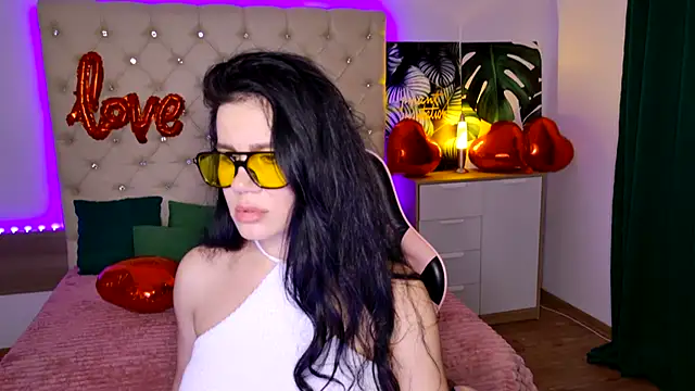 Snapshot of KattieSims chatting on 02-14-25, 10:36 KattieSims online show from 02-14-25, 10:36