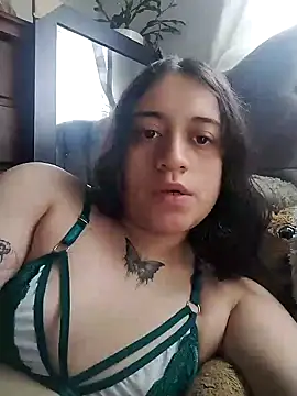 Snapshot of Yaz_Moon chatting on 02-02-25, 02:45 Yaz Moon online show from 02-02-25, 02:45