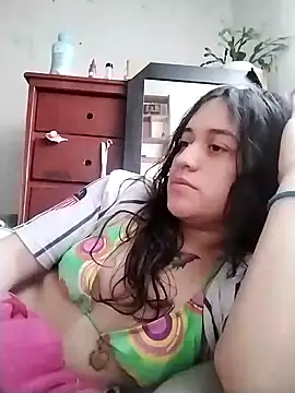 Snapshot of Yaz_Moon chatting on 02-05-25, 11:34 Yaz Moon online show from 02-05-25, 11:34