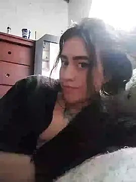 Snapshot of Yaz_Moon chatting on 02-08-25, 07:16 Yaz Moon online show from 02-08-25, 07:16