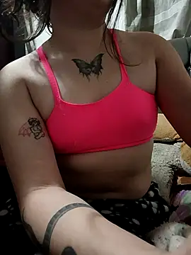 Snapshot of Yaz_Moon chatting on 03-22-25, 02:37 Yaz Moon online show from 03-22-25, 02:37