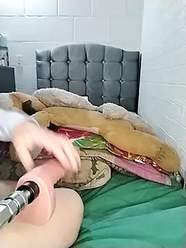 Snapshot of Yaz_Moon chatting on 10-31-25, 01:17 Yaz Moon online show from 10-31-25, 01:17