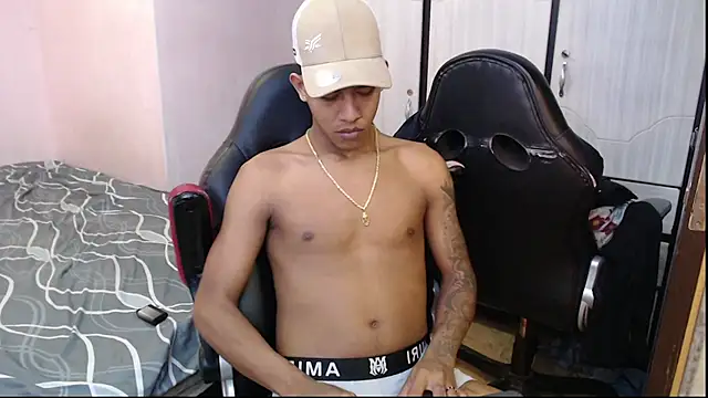 Snapshot of mr_stiven_ chatting on 02-02-25, 09:19 mr stiven  online show from 02-02-25, 09:19