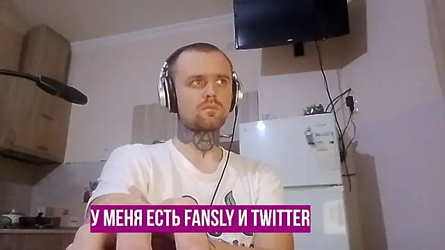 Snapshot of HappyZebra13 chatting on 01-08-25, 04:54 HappyZebra13 online show from 01-08-25, 04:54