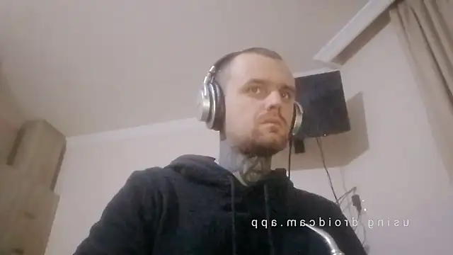 Snapshot of HappyZebra13 chatting on 01-09-25, 06:04 HappyZebra13 online show from 01-09-25, 06:04