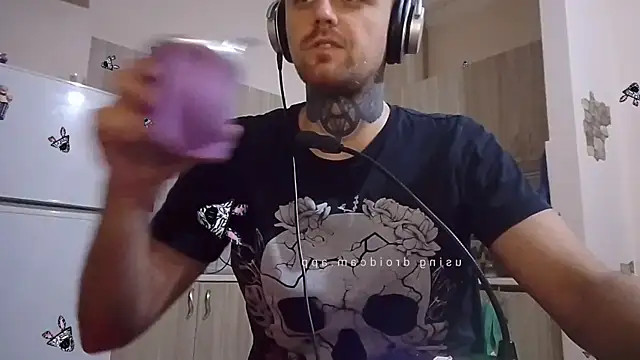 Snapshot of HappyZebra13 chatting on 01-21-25, 08:54 HappyZebra13 online show from 01-21-25, 08:54