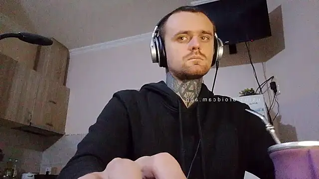 Snapshot of HappyZebra13 chatting on 02-03-25, 05:03 HappyZebra13 online show from 02-03-25, 05:03