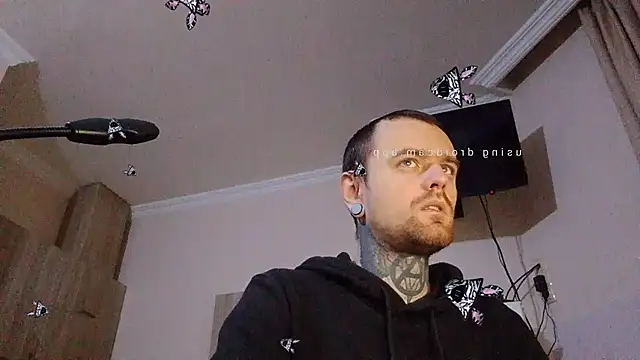 Snapshot of HappyZebra13 chatting on 02-06-25, 05:09 HappyZebra13 online show from 02-06-25, 05:09