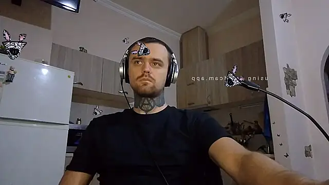 Snapshot of HappyZebra13 chatting on 02-06-25, 08:13 HappyZebra13 online show from 02-06-25, 08:13