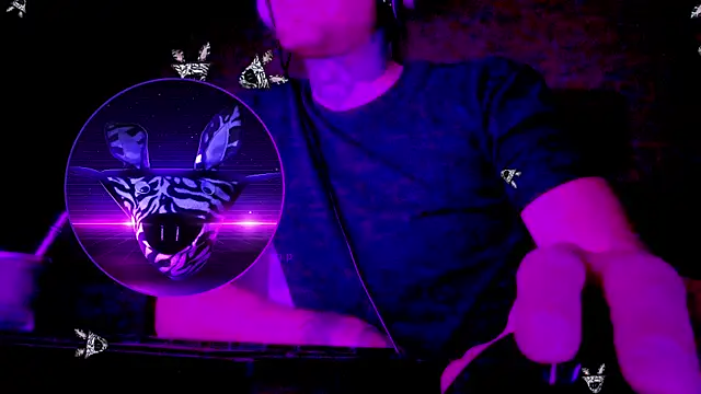 Snapshot of HappyZebra13 chatting on 02-12-25, 04:00 HappyZebra13 online show from 02-12-25, 04:00