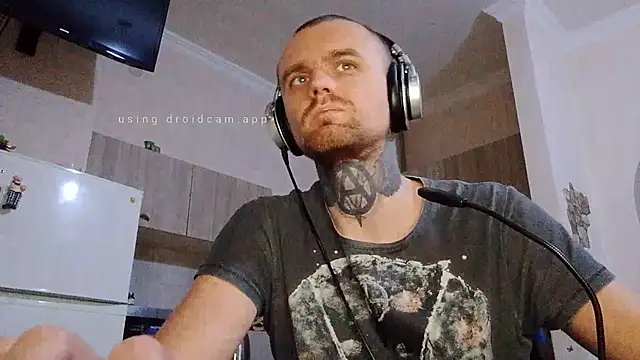 Snapshot of HappyZebra13 chatting on 03-10-25, 07:18 HappyZebra13 online show from 03-10-25, 07:18