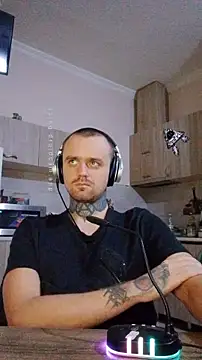 Snapshot of HappyZebra13 chatting on 03-18-25, 05:42 HappyZebra13 online show from 03-18-25, 05:42