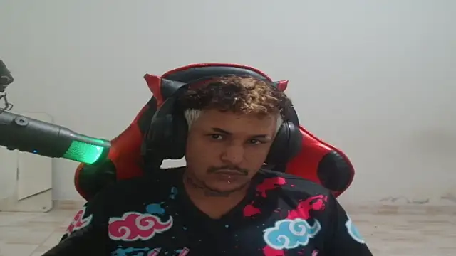 Snapshot of guivanetti chatting on 01-27-25, 02:42 guivanetti online show from 01-27-25, 02:42