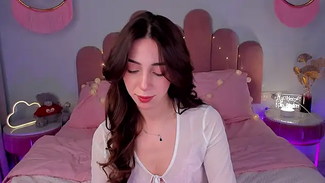 Snapshot of ElsaYoung chatting on 01-19-25, 09:11 ElsaYoung online show from 01-19-25, 09:11