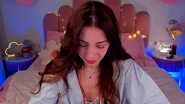 Snapshot of ElsaYoung chatting on 01-25-25, 10:08 ElsaYoung online show from 01-25-25, 10:08