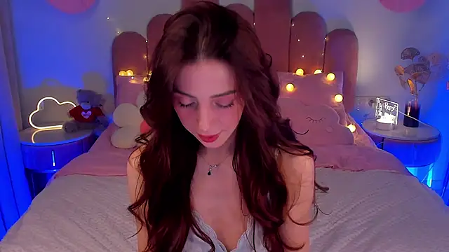 Snapshot of ElsaYoung chatting on 01-29-25, 08:25 ElsaYoung online show from 01-29-25, 08:25