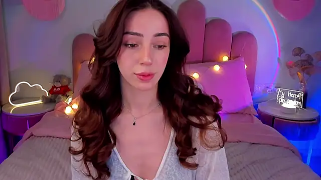 Snapshot of ElsaYoung chatting on 02-07-25, 08:20 ElsaYoung online show from 02-07-25, 08:20