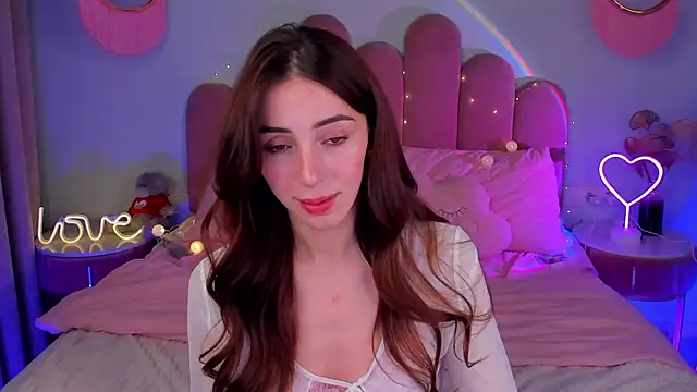 Snapshot of ElsaYoung chatting on 02-19-25, 11:46 ElsaYoung online show from 02-19-25, 11:46