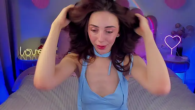 Snapshot of ElsaYoung chatting on 02-22-25, 06:06 ElsaYoung online show from 02-22-25, 06:06