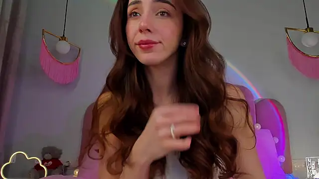 Snapshot of ElsaYoung chatting on 02-24-25, 01:02 ElsaYoung online show from 02-24-25, 01:02