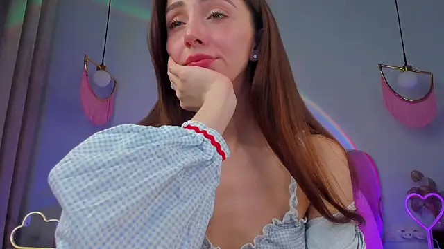 Snapshot of ElsaYoung chatting on 02-28-25, 01:26 ElsaYoung online show from 02-28-25, 01:26