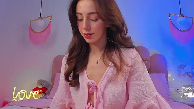 Snapshot of ElsaYoung chatting on 03-14-25, 08:28 ElsaYoung online show from 03-14-25, 08:28