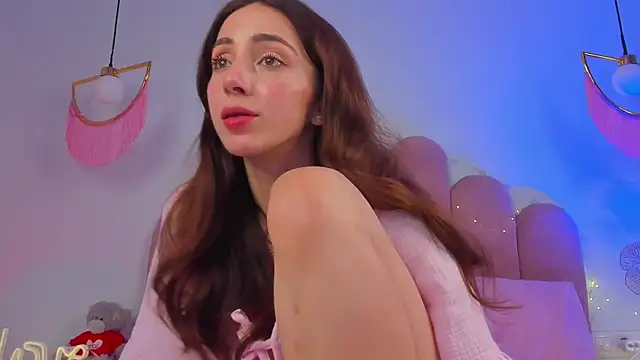 Snapshot of ElsaYoung chatting on 03-15-25, 12:47 ElsaYoung online show from 03-15-25, 12:47