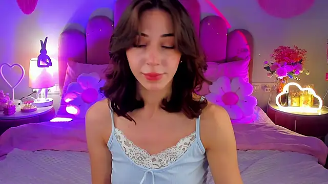 Snapshot of ElsaYoung chatting on 11-20-25, 07:46 ElsaYoung online show from 11-20-25, 07:46