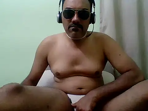 Snapshot of farhaanmacho chatting on 12-05-25, 03:41 farhaanmacho online show from 12-05-25, 03:41