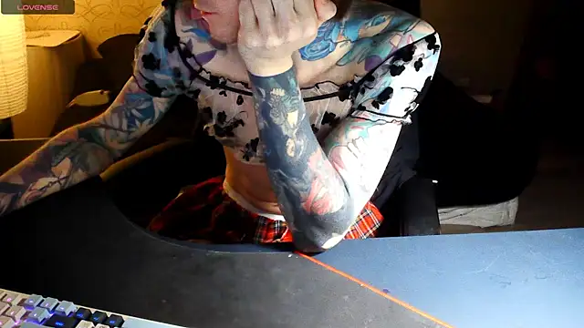 Julia dolls online show from 11-22-25, 05:45