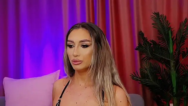 Snapshot of FelyJolie chatting on 03-18-25, 09:42 FelyJolie online show from 03-18-25, 09:42