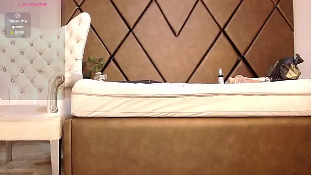 Snapshot of LunitaDiva chatting on 01-21-25, 12:07 LunitaDiva online show from 01-21-25, 12:07