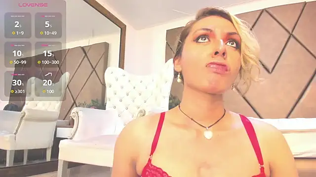 Snapshot of LunitaDiva chatting on 03-05-25, 12:33 LunitaDiva online show from 03-05-25, 12:33