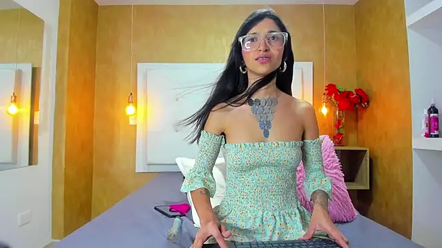 Milaspetite online show from 01-05-25, 05:09