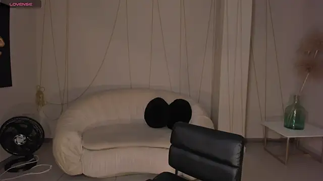 MiaFarrell  online show from 02-11-25, 06:44