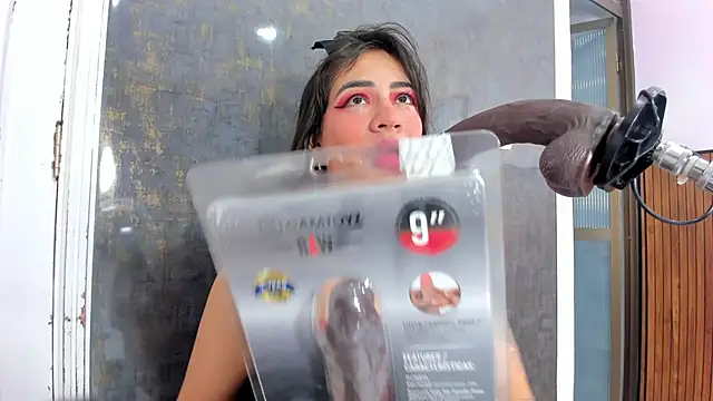 Snapshot of violett_collins_ chatting on 10-28-25, 10:34 violett collins online show from 10-28-25, 10:34