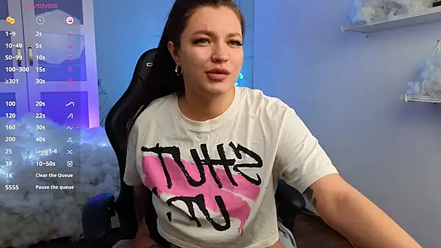 Snapshot of KAREN_NIX chatting on 12-27-24, 01:22 KAREN NIX online show from 12-27-24, 01:22