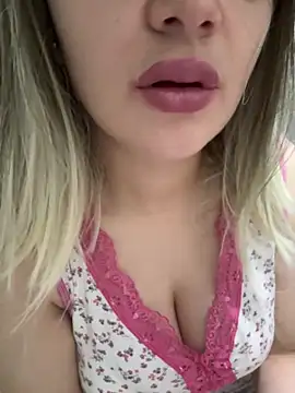 Snapshot of Gamzemm8888 chatting on 01-14-25, 08:04 Gamzemm8888 online show from 01-14-25, 08:04