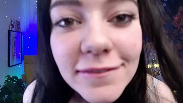 Snapshot of Lana__Cute_ chatting on 12-15-24, 09:35 Lana Cute online show from 12-15-24, 09:35