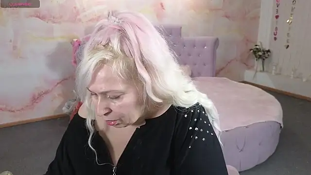 Snapshot of Penelope_Pinky chatting on 04-28-26, 11:37 Penelope Pinky online show from 04-28-26, 11:37
