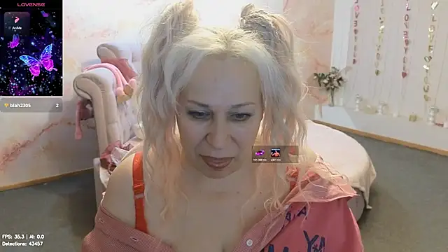 Snapshot of Penelope_Pinky chatting on 07-29-26, 11:19 Penelope Pinky online show from 07-29-26, 11:19