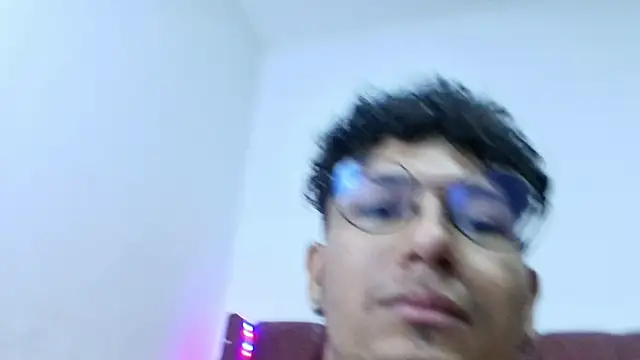 Snapshot of lau_hotfox chatting on 12-19-24, 04:46 lau hotfox online show from 12-19-24, 04:46