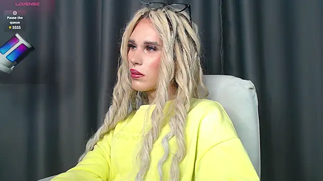 Snapshot of Cassie_Bae chatting on 01-14-25, 04:50 Cassie Bae online show from 01-14-25, 04:50