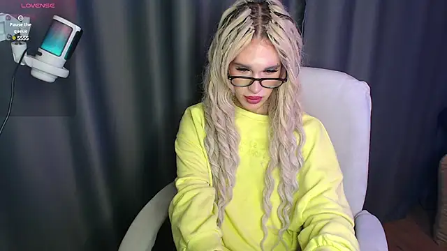 Snapshot of Cassie_Bae chatting on 01-14-25, 07:53 Cassie Bae online show from 01-14-25, 07:53