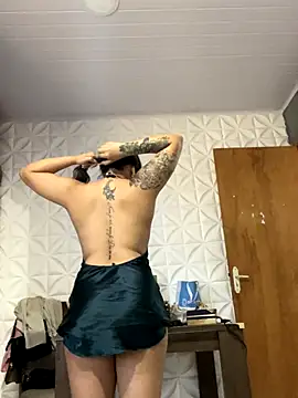 Nicollygriu online show from 11-30-25, 01:04