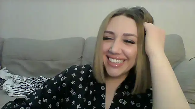 Snapshot of VickyLove047 chatting on 01-01-25, 01:47 VickyLove047 online show from 01-01-25, 01:47