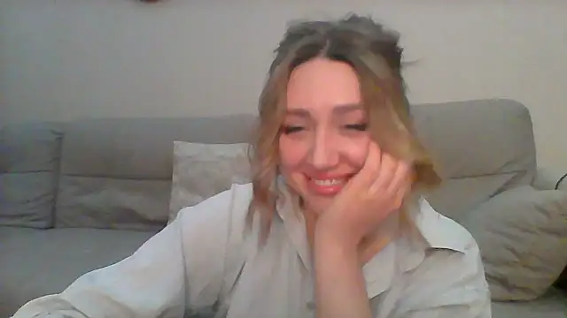 Snapshot of VickyLove047 chatting on 02-03-25, 08:24 VickyLove047 online show from 02-03-25, 08:24